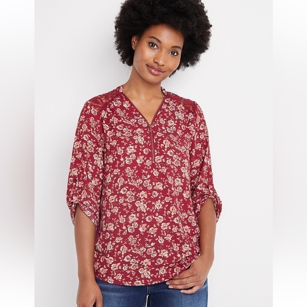 🦋 Maurices Red Floral V-Neck Quarter Zip Lace Back 3/4 Sleeve Blouse Small